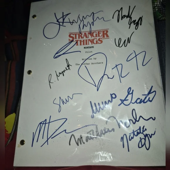 Stranger Things Script w/ Signatures,ScreenPlay Written By The Hoffman Brothers - Picture 3 of 4